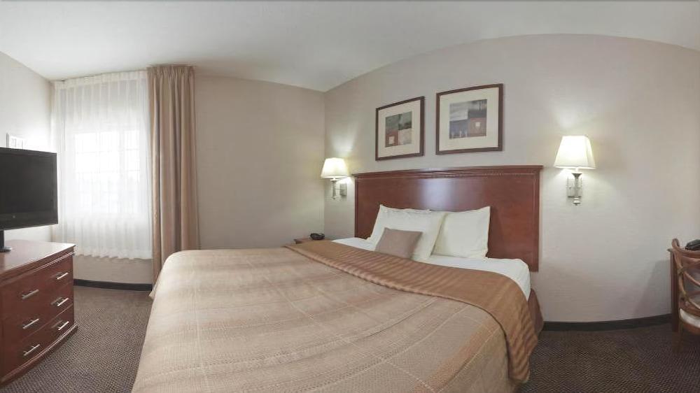 Candlewood Hotel 2*