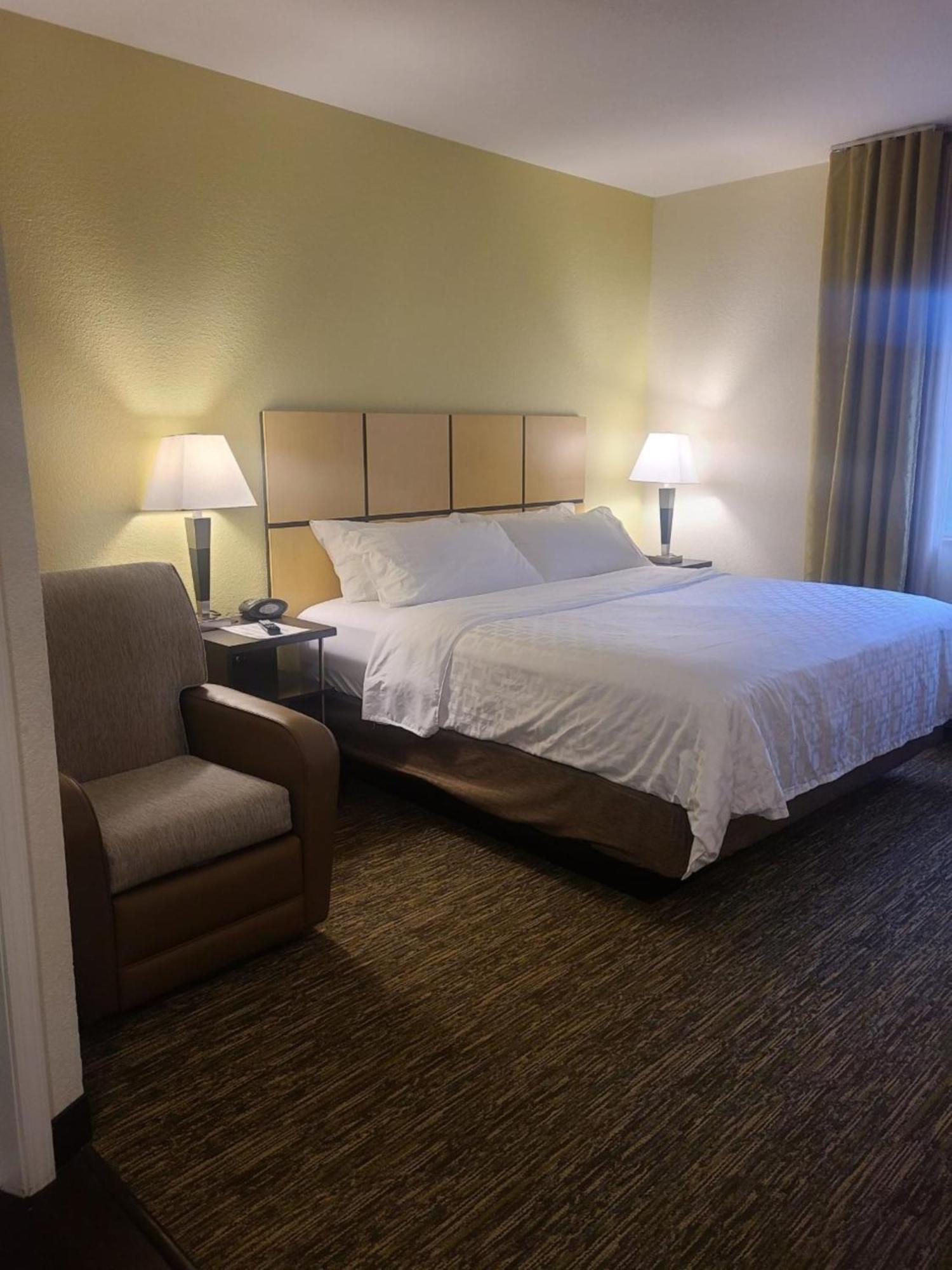 Candlewood Hotel 2*