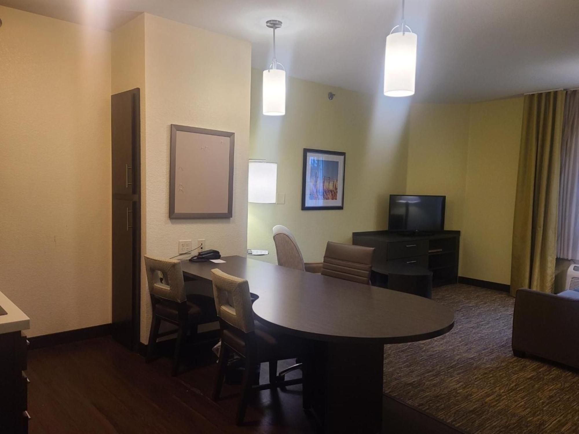 Candlewood Hotel 2*