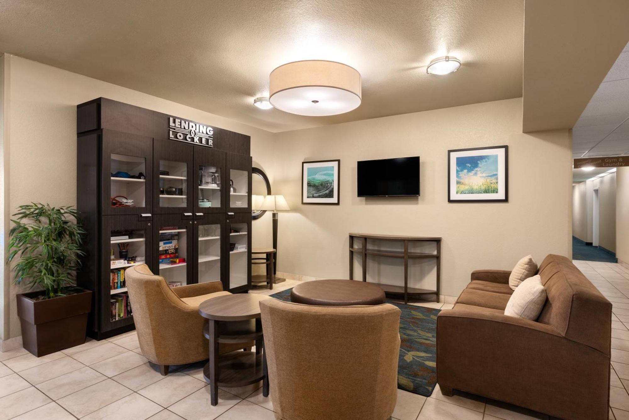 Candlewood Hotel 2*